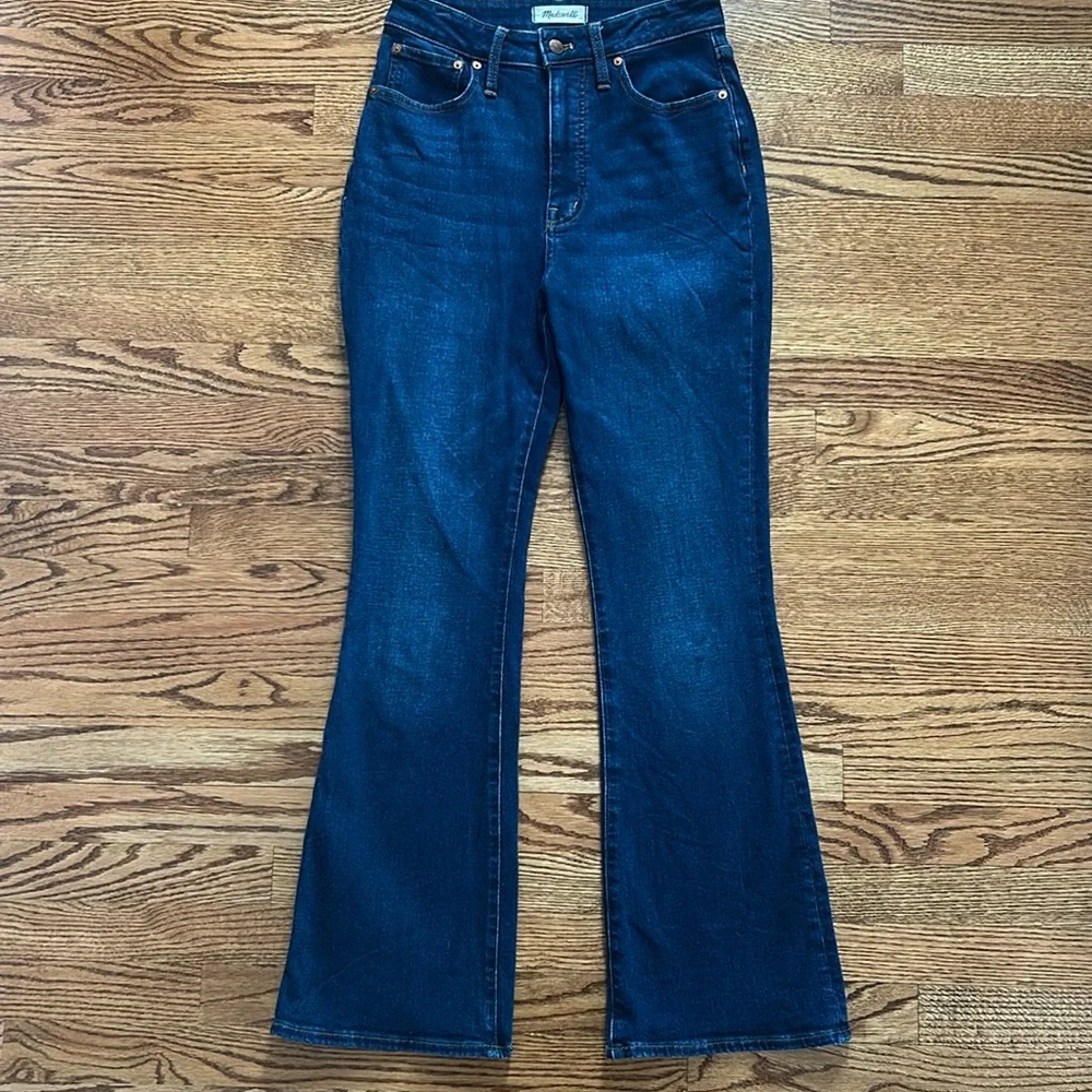 Madewell Curvy Skinny Flare Jeans in Colleton Wash
Size 28 - Picture 4 of 9